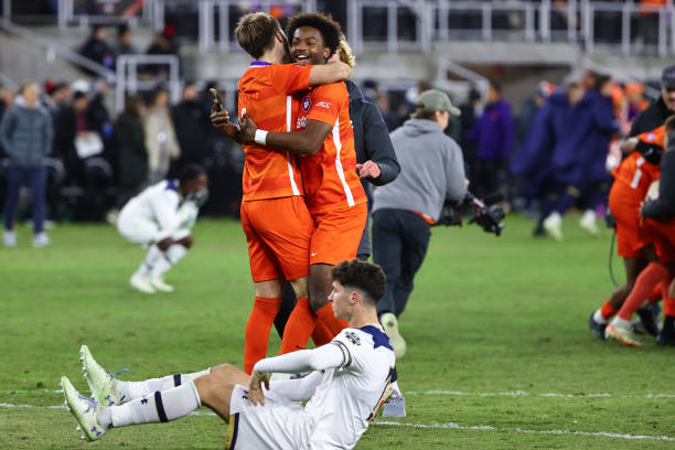 更严厉的舆 更严厉的舆